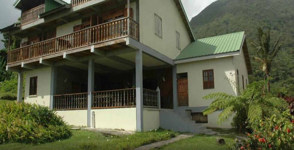 Roxys Mountain Lodge Laudat ภายนอก รูปภาพ
